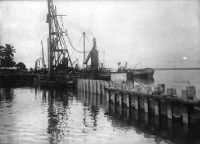 Travaux sur le port de Douala.