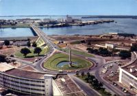 Abidjan, vue sur la place de l'Indépendance, au loin Treichville – Il s’agit de l’ancienne place Lapalude, renommée après l’indépendance justement.