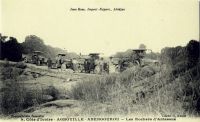 Agboville, Abengourou - Les Rochers d´Aniassué – Les localités d’Agboville et d’Abengourou sont distantes de 150 km. C’est le chemin qu’empruntent les camions transportant le cacao destiné à l’exportation.