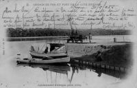 Appontement d'Abidjan (avant 1904) – Abidjan dispose, dès le début du XXème siècle d’une liaison fluviale lagunaire hebdomadaire avec Grand-Lahou.