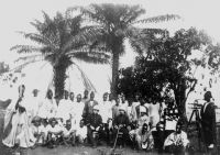 Le personnel de la mission Salesse (1895-1896) – Cette mission, organisée sous l’égide de la Société de géographie, est chargée de reconnaître et tracer la route reliant Conakry au Niger.