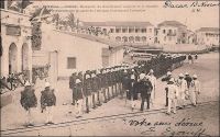 Gorée, réception du Gouverneur Anglais de la Gambie par le Gouverneur Général de l’Afrique Occidentale Française. – Il doit s’agir du gouverneur général Ernest Roume, qui dirigea aux destinées de l’AOF entre 1902 et 1907, accueillant son voisin britannique. Ce fut en effet le seul des gouverneurs généraux à résider - et à recevoir - à Gorée. L’Afrique occidentale française, créée en 1895, avait initialement Saint-Louis pour capitale. En 1902, le gouvernement fut transféré à Dakar sur ordre du président de la république française Emile Loubet. Le gouverneur général Roume, qui venait de prendre ses fonctions, entama le processus pour bâtir un palais à Dakar, et s’installa à Gorée pour la durée des travaux. Dans l’île, il occupa l’ancienne résidence du gouverneur de Gorée – qui devint ensuite un hôtel connu comme Relais de l’Espadon, abandonné aujourd’hui - sur la place du Gouvernement. Il fut, à partir de 1907, le premier occupant du tout nouveau palais dakarois. – « A Dakar, je me présente au gouverneur général et au commandant supérieur des troupes. [...] Le gouverneur général, M. Ernest Roume est un des plus grands coloniaux contemporains, véritable créateur du gouvernement général de l’Afrique occidentale. Alors qu’il était directeur au ministère des Colonies, il avait étudié l’organisation administrative de l’Indochine ; il veut avoir à Dakar l’instrument puissant que possède le gouverneur général d’Hanoï : un budget du gouvernement général, c’est-à-dire le moyen d’effectuer les grands travaux nécessaires au développement des colonies. » (1). Ernest Roume fut gouverneur général de l’AOF entre 1902 et 1907. Sources : (1) Gouraud, Général, Zinder, Tchad - Souvenirs d'un Africain, Paris, Plon, 1944.