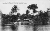 Sénégal : Habitation à la lisière d’une forêt au bord d’une rivière