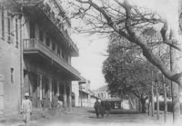 Rue de Dakar, en face l'hôtel