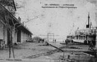 Lyndiane, appontements de l'usine frigorifique  - Le secteur industriel du cercle de Kaolack compte plusieurs huileries : la société SODEC à Lyndiane et HSOA; des usines de décorticage : CFAO, Nosoco, SCOA,Petersen, Chavanel, Vézia, Le Saloum et Alminko, SODEC; une usine électrique : SEEOA des tanneries : Lattès, Masfrand, Traboulsi