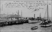 Gorée, arrivée du vapeur Dakar-Gorée - carte éditée avant 1905 (verso non divisé).