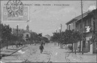 Dakar, avenue Roume - datée du 28.2.1916 - la tour que l'on aperçoit sur un bâtiment à gauche est celle du Gouvernement Général