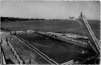 Dakar, la piscine olympique du Lido - Piscine olympique de 50m. X 15 s (remplie à l'eau de mer) et ses fameux plongeoir de 3m, 5m et 10 mètres, 