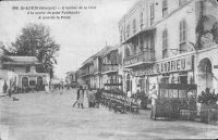 Saint-Louis, l'entree de la ville à la sortie du pont Faidherbe. A gauche la poste