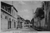 Saint Louis, rue de la Mosquée - Au fond la Poste