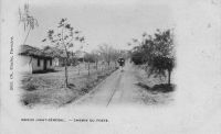 Kaieidi, Haut-Senegal, chemin du poste – Carte postée le 18.04.1902 – Il doit s’agir de la ville de Kaedi, chef-lieu du cercle du Gorgol en Mauritanie.