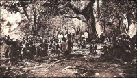 Une halte au pays de Kaburés. Carte éditée par les Missions Africaines de Lyon.  - Les Kabyé, aussi appelés Cabré, Cabrai, Kabiré, Kaburé, sont les occupants de la diagonale montagneuse qui sépare la vallée de la Volta de celle du Mono. Leur nom viendrait de la déformation par les Haoussa puis par les Cotokoli du mot kafir, qui signifie païen en arabe. Le nom original du groupe serait en fait les Lama, c'est-à-dire l’abréviation de Lan-mba, « ceux de la forêt ». Ce peuple qui aurait connu, jusqu’au XVIIème siècle, une certaine expansion, atteignant manifestement des régions de forêt, est repoussé sur les plateaux puis dans les montagnes par des invasions successives. Organisés en une nébuleuse de clans, ils n’obéissent pas à une autorité centralisée. Farouchement autonomes, ils sont longtemps perçus par les centres musulmans alentours, comme habitants d’un réduit impénétrable. Dans son roman à clé En attendant le vote des bêtes sauvages, Amadou Kourouma évoque les Kabyé comme « sauvages » et « sans chef » et les fait désigner par les ethnologues comme « paléonigritiques ». Source : Kourouma, A., En attendant le vote des bêtes sauvages, Paris, éditions du Seuil, 1998.