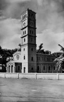 Lomé, le temple protestant  – Le temple évangélique est réalisé en 1906-1907 par la Société des Missions d’Allemagne du Nord. Il reste encore actuellement le cœur de l’Eglise évangélique du Togo.  Deutsche Architektur in Togo 1884 – 1914, Wolfgang Lauber, éditions Karl Kramer Verlag, Stuttgart, 1993.